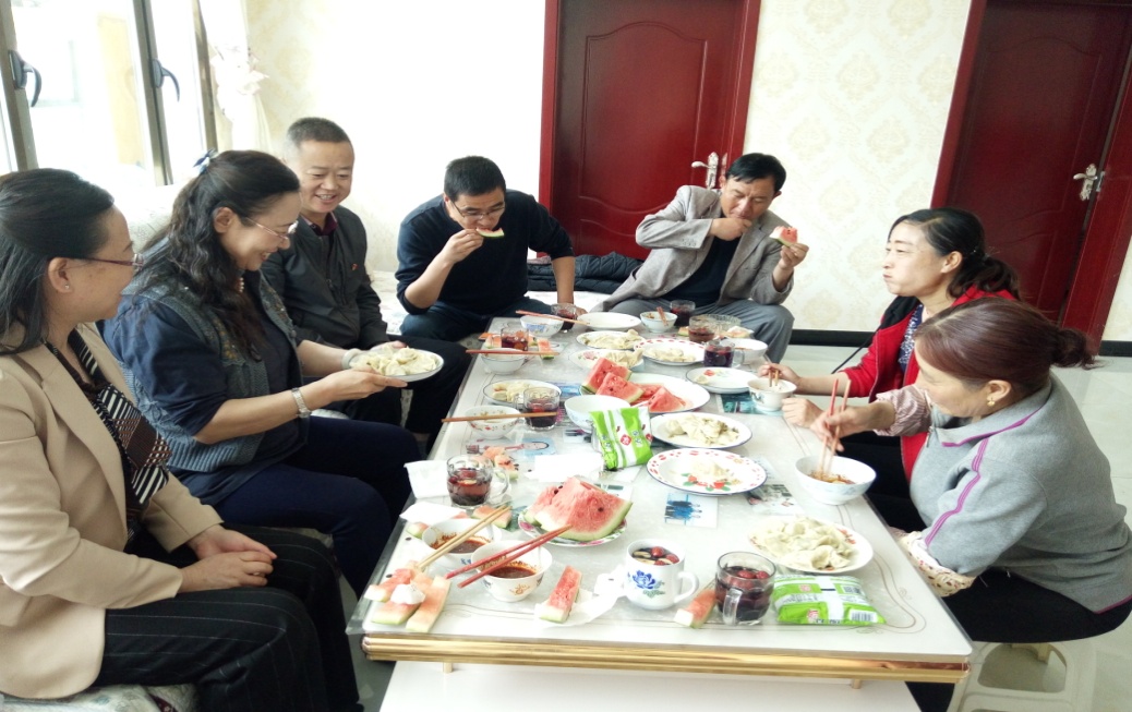 说明: E:\2019年工作\新闻稿\党支部新闻稿\2019-5-31端午扶贫新闻稿\端午佳节话扶贫 结对帮扶一家亲+科技、实验、网络党支部\IMG_20190531_130136.jpg